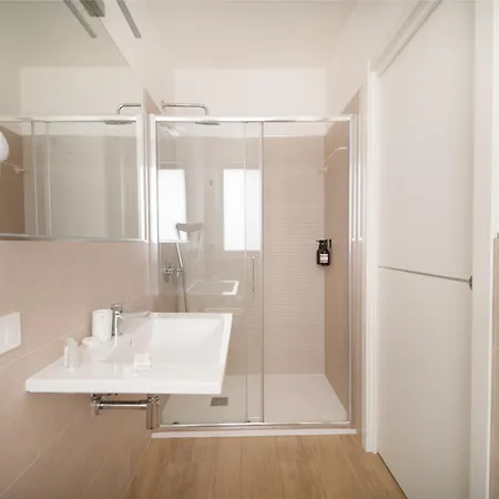 Landlord 招待所 3*